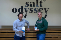 Hochwertige nachfüllbare Keramikmühle mit grobem Messolonghi Meeressalz von Salt Odyssey